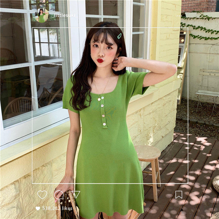 Retro single-breasted, form-fitting knitted dress that exposes the collarbone pic 16