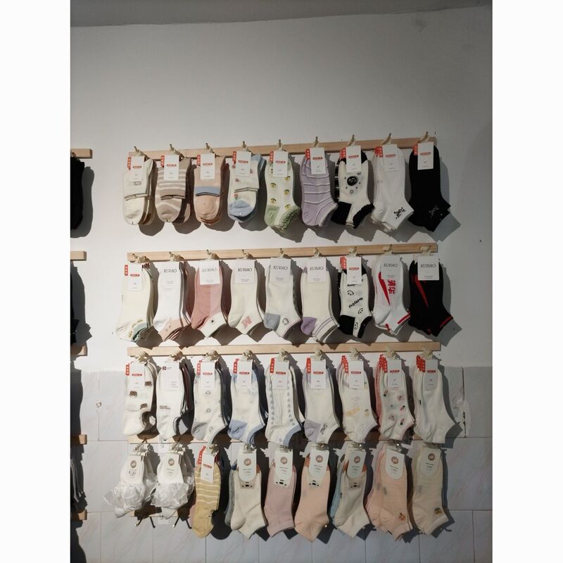 Solid Wood Curved Hooks for Shop Socks and Accessories Anti-Fall Display Rack Solid Wood Curved Hooks for Shop Socks and Accessories Anti-Fall Display Rack
