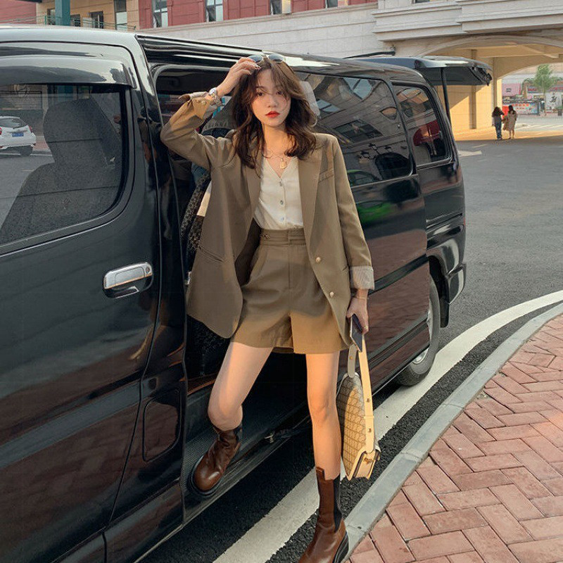 Suite suit women 2022 Spring and Autumn new senior Han edition small casual temperament suit shorts two pieces