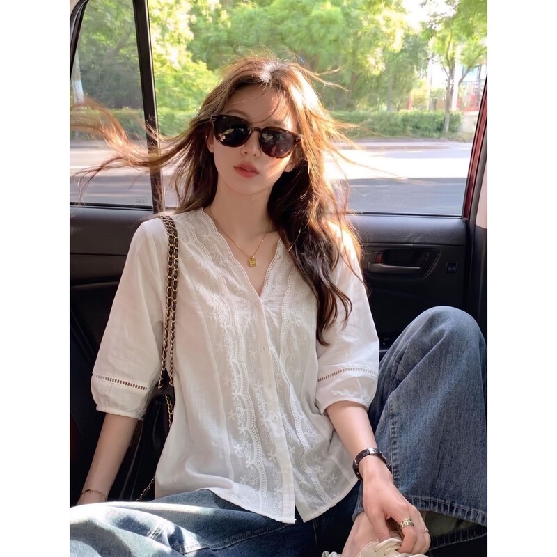 French-Style Vintage Lace Hollow-Out Shirt for Women, Summer Plus Size, Loose Fit, Slimming, Age-Reducing, High-End Top
