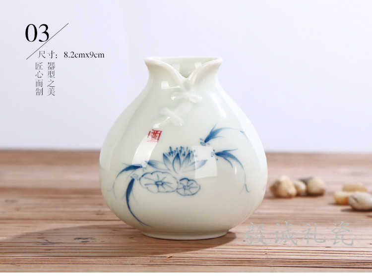 Gốm thủy canh bình hoa chậu hoa nhỏ máy tính để bàn trang trí phòng khách cắm hoa sáng tạo đơn giản không xốp chai sứ nhỏ - Vase / Bồn hoa & Kệ giỏ trồng lan