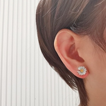 Little daisy earrings female sterling silver 2021 New tronic male earrings Korean temperament Net red wild personality earrings