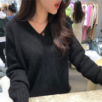 Black V-collar sweater woman in autumn and winter loose headlights lazy wind knitting blouse outside the jacket wearing blast