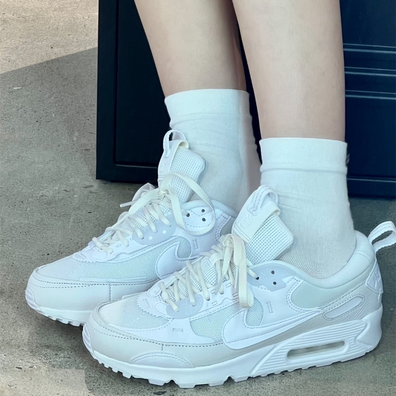Nike Air Max 90 Women's Casual Shoes with Air Cushioning and Low-Top Lace-Up Sneakers Dm9922-101
