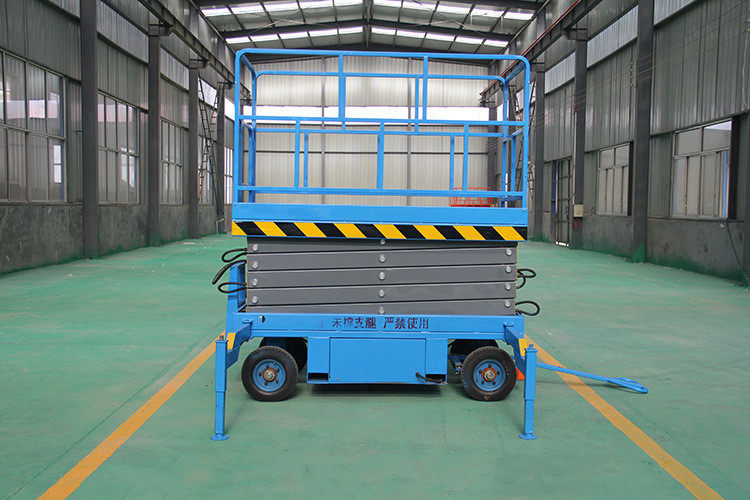 Mobile lift hydraulic mobile fixed remote control self-propelled vehicle-mounted workshop workshop loading and unloading material platform ladder