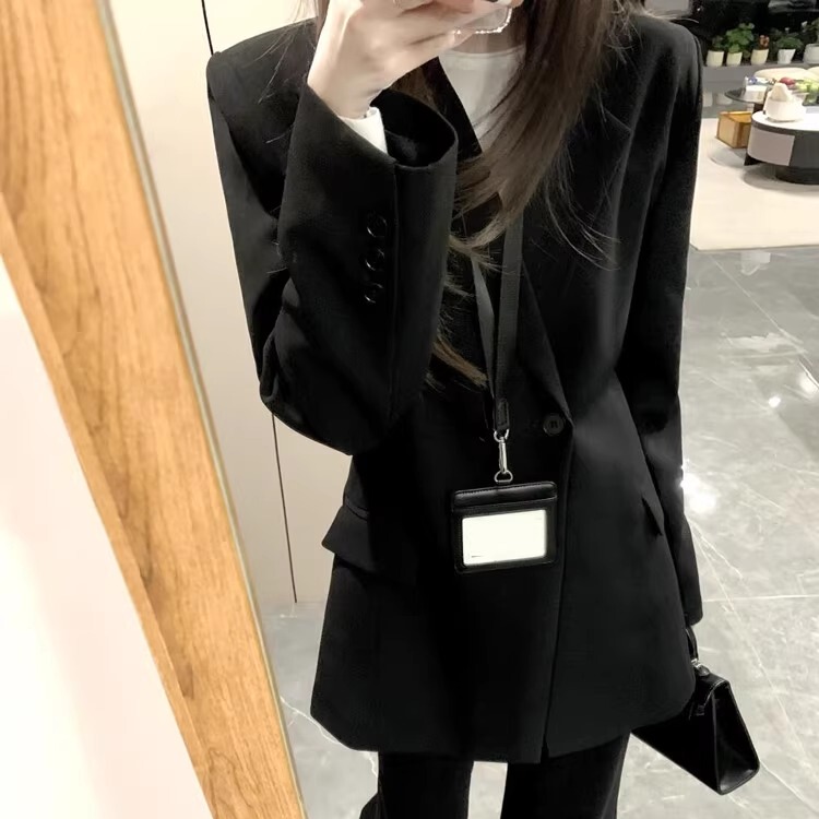 Korean-Style Niche Hepburn-Style Black Office Waist-Cinching Suit with a High-End Feel, Slimming and Versatile Blazer for Autumn and Winter Korean-Style Niche Hepburn-Style Black Office Waist-Cinching Suit with a High-End Feel, Slimming and Versatile Blazer for Autumn and Winter