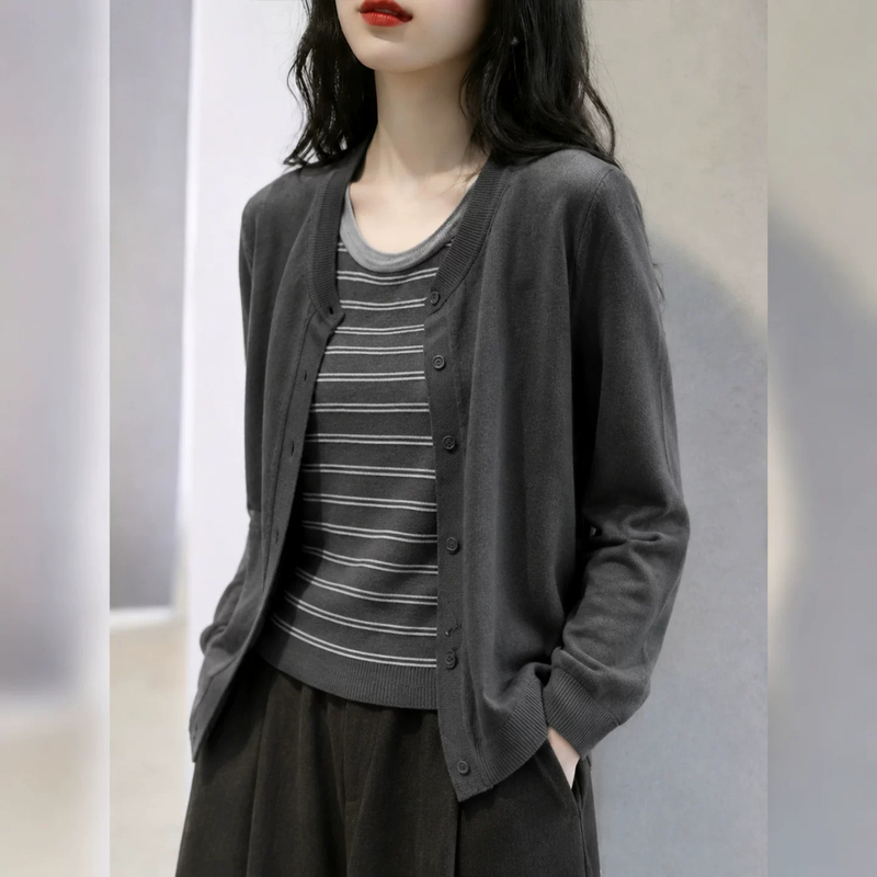 Cardigan Sweater for Women, Autumn and Winter New Style, Fake Two-Piece Round Neck Knitwear, Long-Sleeved Korean Style Loose Large Size Top Cardigan Sweater for Women, Autumn and Winter New Style, Fake Two-Piece Round Neck Knitwear, Long-Sleeved Korean Style Loose Large Size Top