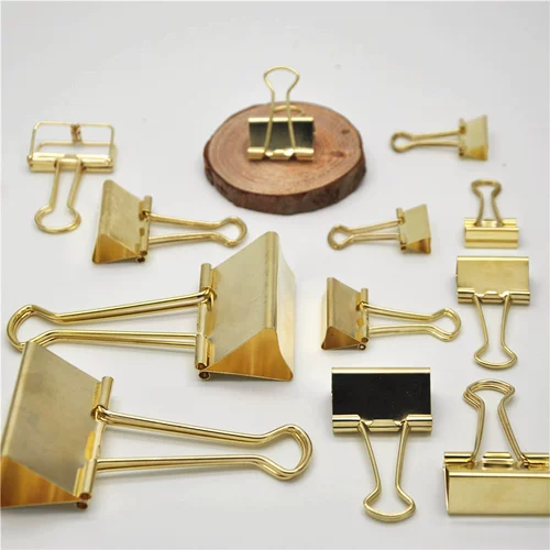 Дневник ноутбука Большой средний золотистого металлического с длинным хвостовым прибором. Зажиг зажима с зажимом DoveTail Простая папка учетной записи рук