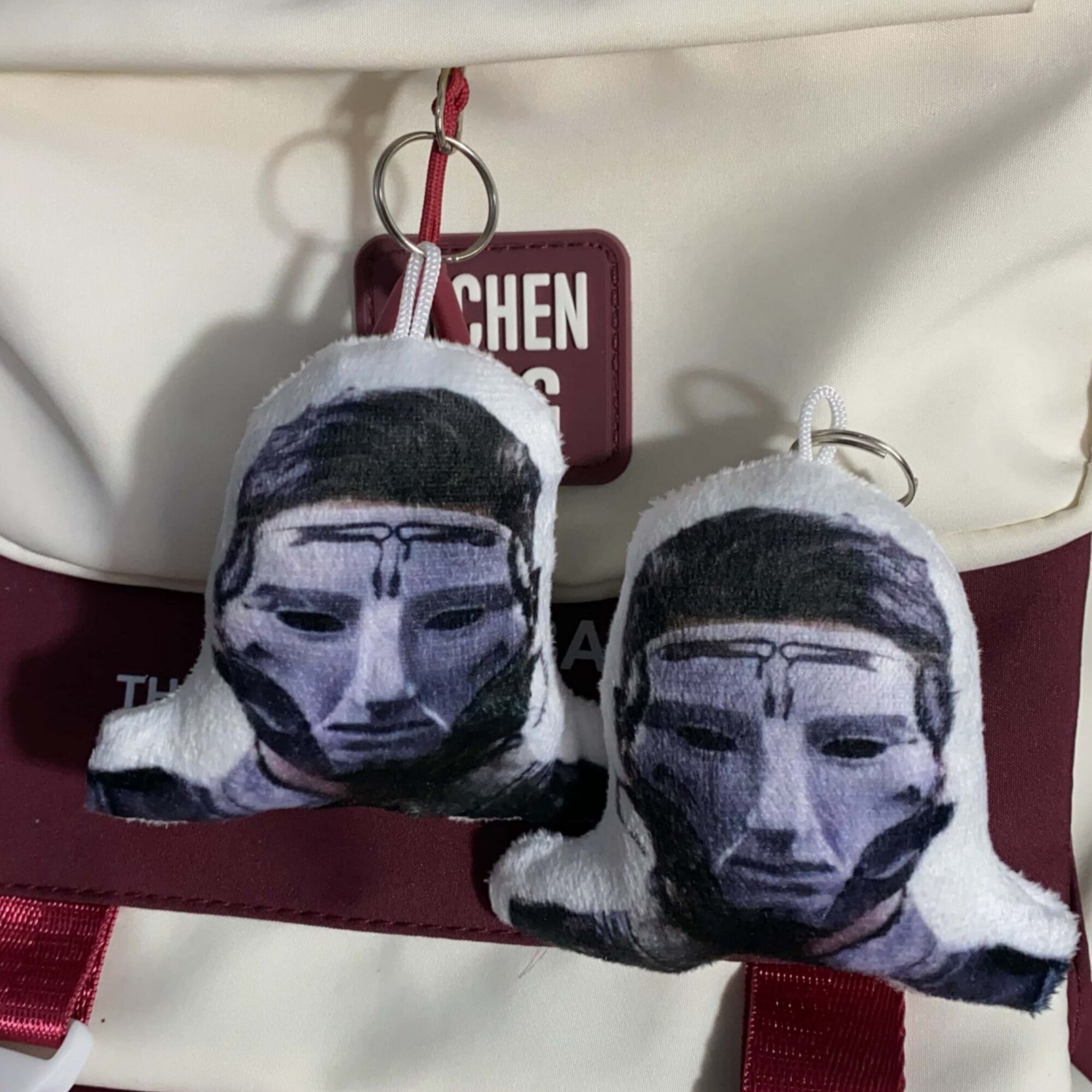 今天在游戏里摸了典狱长的发声按键玩具好久呜呜_游戏_淘宝游戏网