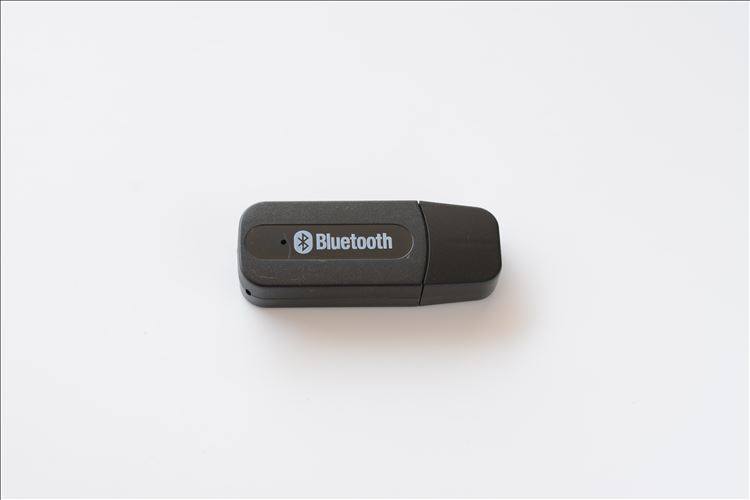 5v bluetooth audio receiver USB car adapter wireless audio mobile phone bluetooth wireless listening to songs