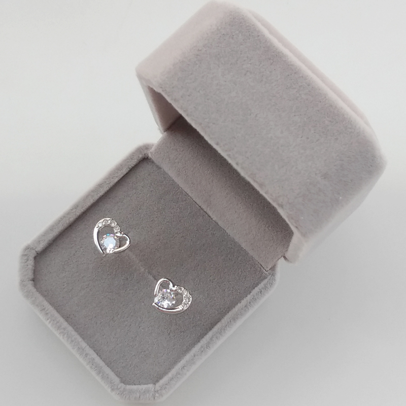 S925 Sterling Silver Sparkling Diamond Hollow Heart Earrings for Women, Designer Niche Light Luxury Fashion Simple Stylish Personality Earrings