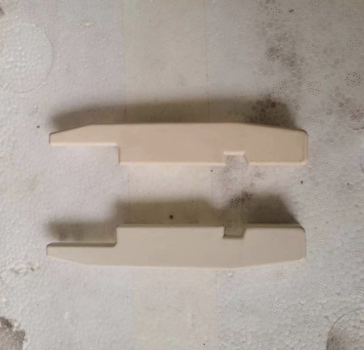 Вязальные машины 兄弟牌编织机辅机kr830/840/850/838配件塑料堵头全新的日本进口