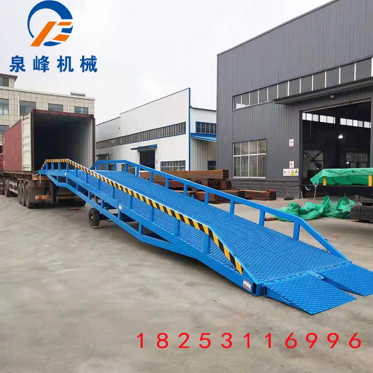 Mobile hydraulic boarding bridge 8 10 tons container loading and unloading cargo platform fixed forklift crossing the bridge onto the station