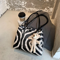 Bear large capacity shoulder bag atmospheric simple commuter bag 2020 New Tide soft leather tote bag