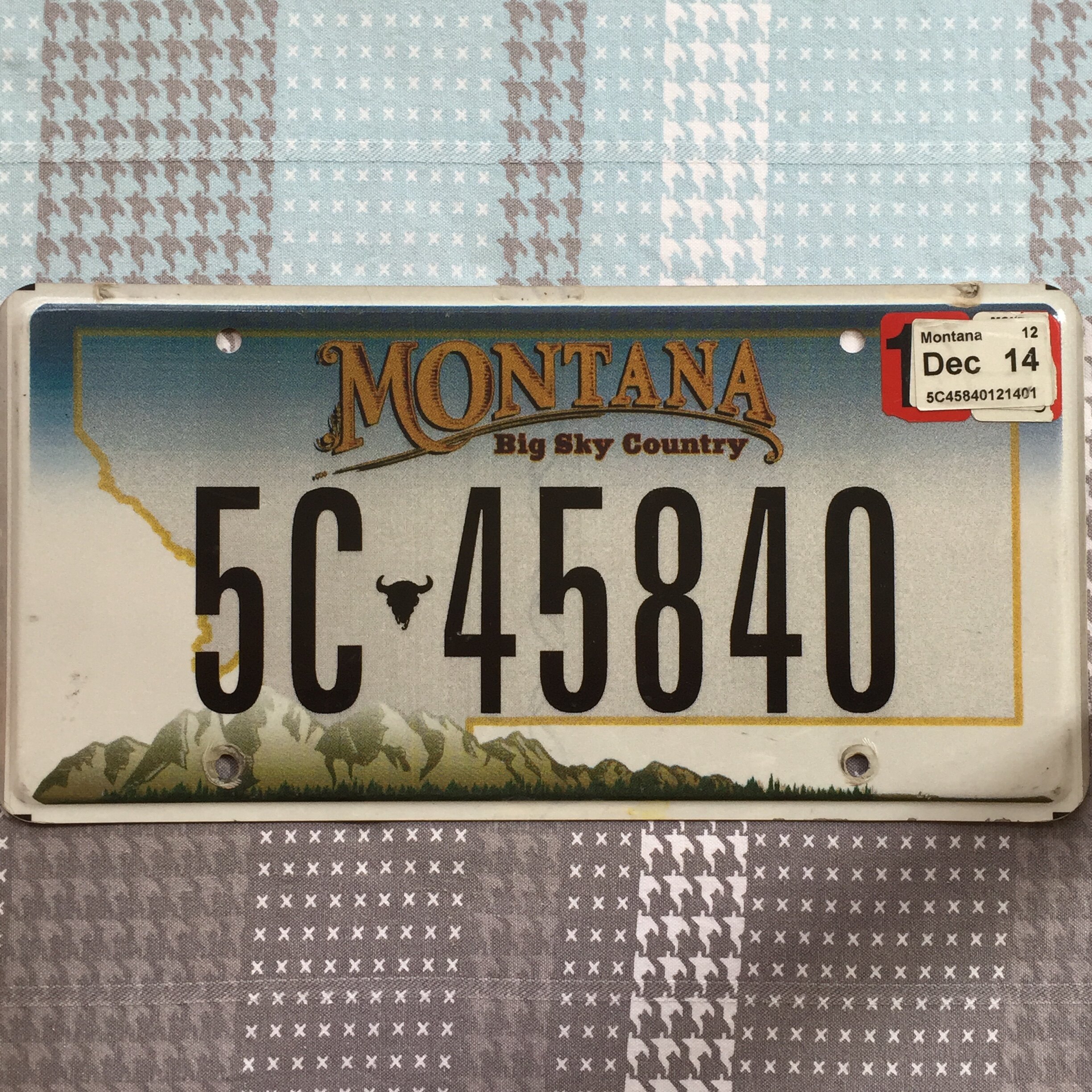 American license plate MontanaMT Montana 5C-45840 University retro antique old photo tin bar decoration