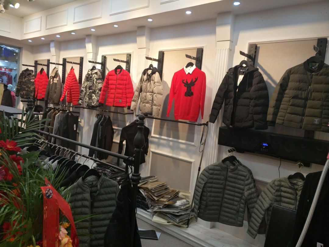 Clothing Store Show Rack Columns Combined Shelving Metal Hanging Clothes Racks Men And Women Loaded on wall floor Middle Island displays