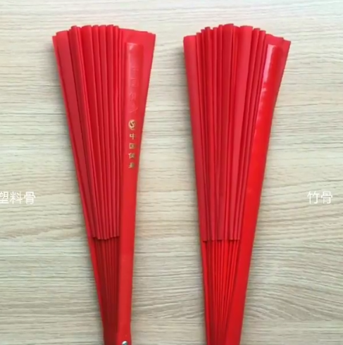 Martial arts practice morning practice performance red, yellow and red bamboo bone Tai Chi Kung Fu chic color fan fan Mulan fan