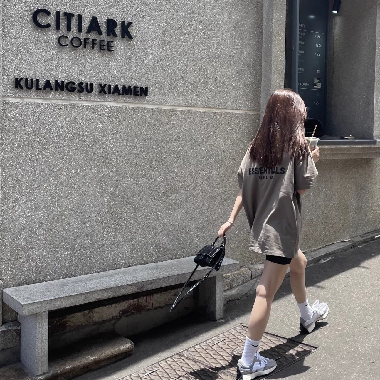 新登場のESSENTIALS 半袖アメリカンスタイルFOG MIKIダブルステッチレタールーズTシャツ（カップルおよび男性向け）。