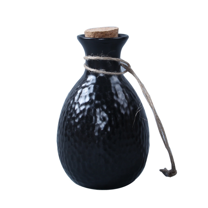 Qiao mu honeycomb Japanese creative ceramics hip matte enrolled, black and white wine decanters points half jins of liquor pot of wine