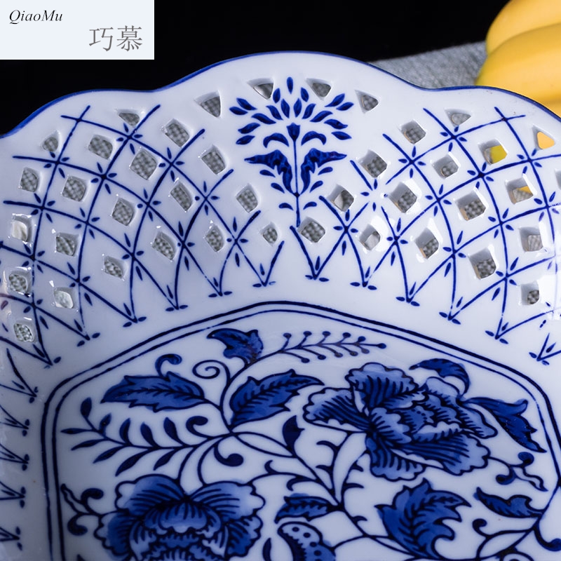 Qiao mu fruit bowl Chinese blue - and - white ceramics tribute compote domestic large sitting room tea table high hollow out fruit snacks