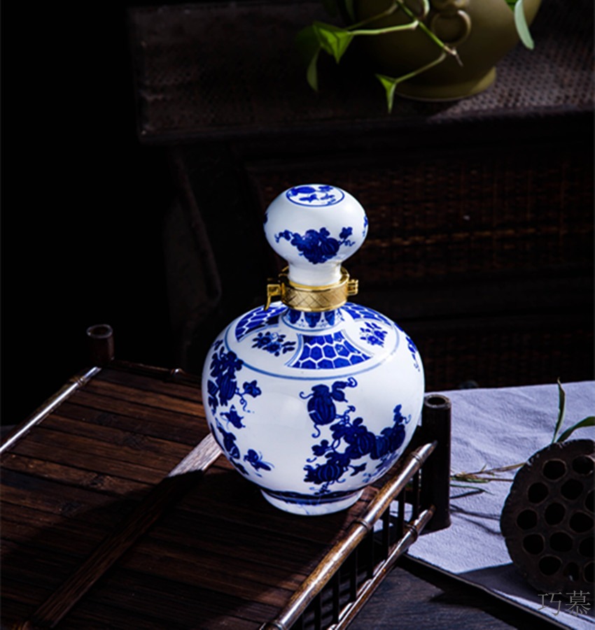 Qiao mu jingdezhen 1 catty 2 jins with liquor bottles of blue and white ball watermelon cane ceramic bottle wine wine