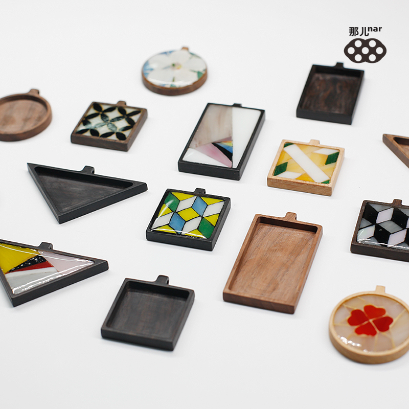 There stained glass jewelry mosaic mosaic DIY handmade activity necklace pendant accessories wood bottom embryo