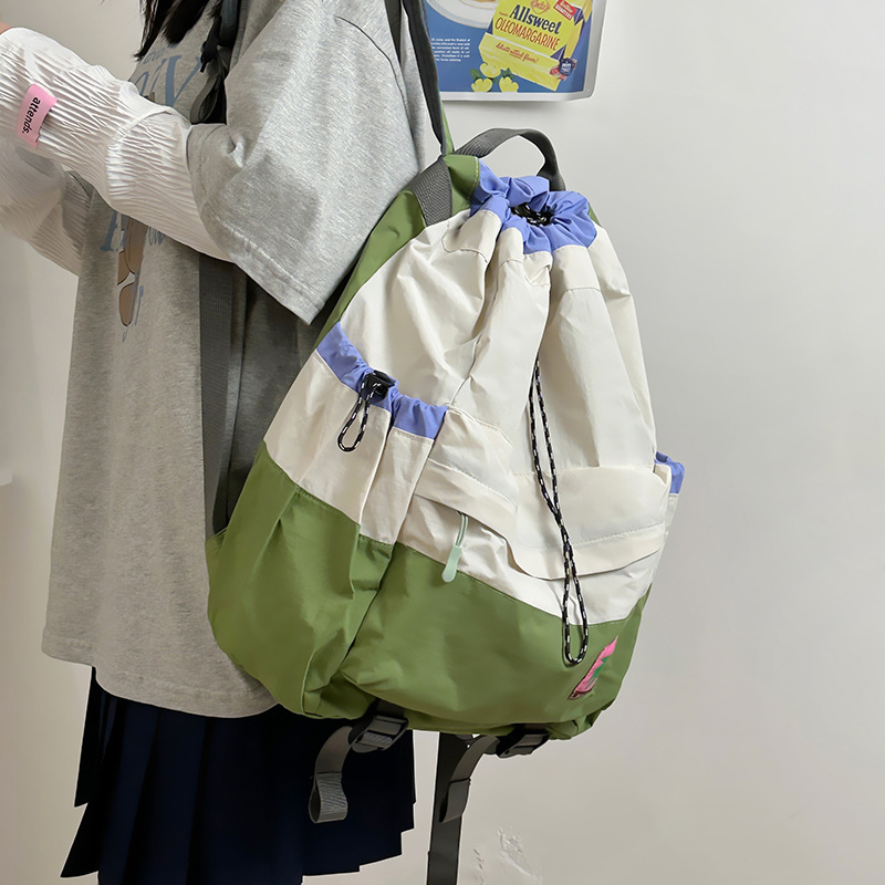 軽量カジュアルバックパック2024新しいスタイルの巾着型中学生と高校生の学生のスクールバッグ大容量旅行バッグ