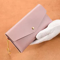 Красный, вместительный и большой