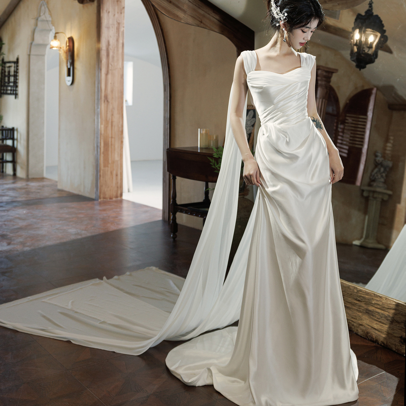 Niche Retro Classic High-End Light Wedding Dress, Strapless Satin Bridal Outdoor Travel Photography Welcome-Out Dress Niche Retro Classic High-End Light Wedding Dress, Strapless Satin Bridal Outdoor Travel Photography Welcome-Out Dress