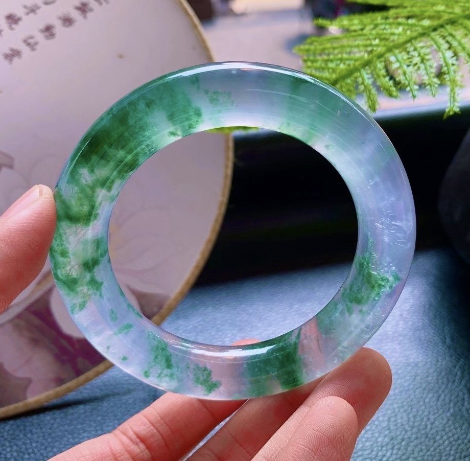 缅甸天然冰种飘花翡翠手镯玻璃种飘绿花圆条A货女款正品