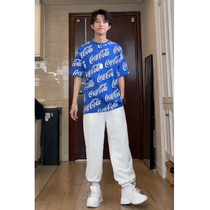 The little man wears a handsome summer letter printing short sleeve T-shirt with a handsome pants