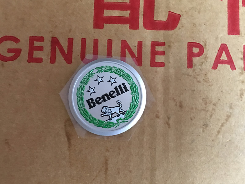 Application of Qianjiang Huanglong BJ600 BN600 TNT600 TNT600 signage tag car label