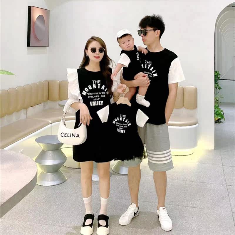Parent-child clothes, a family of three Western style fashion baby rompers, children's summer short-sleeved T-shirts, net red mother-child mother-daughter clothes
