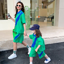 High-end Fried Street pro-son mother-daughter dress Han version Ocean Gas 2022 New Tide Children Short Sleeve Shorts Two Sets