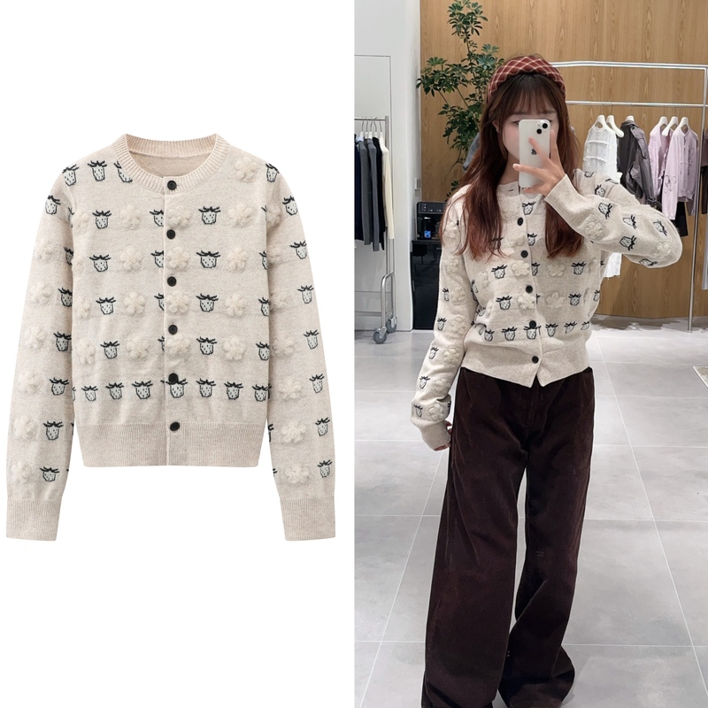 In-Stock 2K4Ye62 Mall Same Style 2026 Winter New Women's Retro Strawberry Jacquard Round Neck Knit Cardigan In-Stock 2K4Ye62 Mall Same Style 2026 Winter New Women's Retro Strawberry Jacquard Round Neck Knit Cardigan