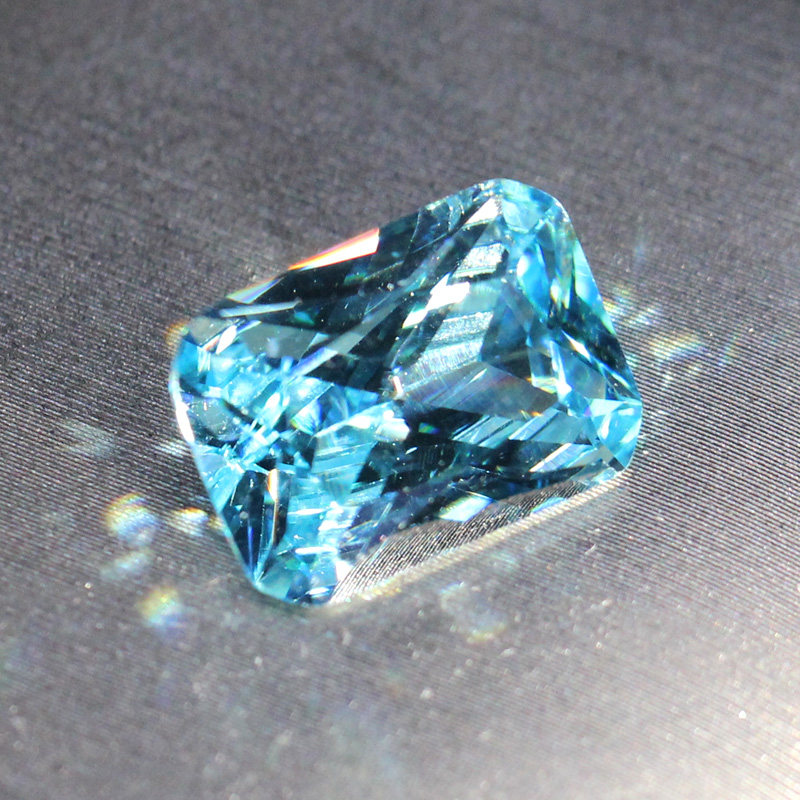 Rectangular cut loose aquamarine stone