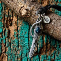 Japan Artisanal (FATE CO) artisan with a single snake around the Manau Eagle Head Wind Chopping Down Necklace Suit