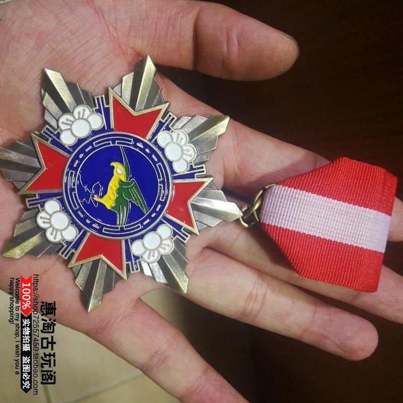 Brand new Chest Badge Commemorative Badge Red Classic Collection Bronze Medal National Light Medal of the Order of the Nation