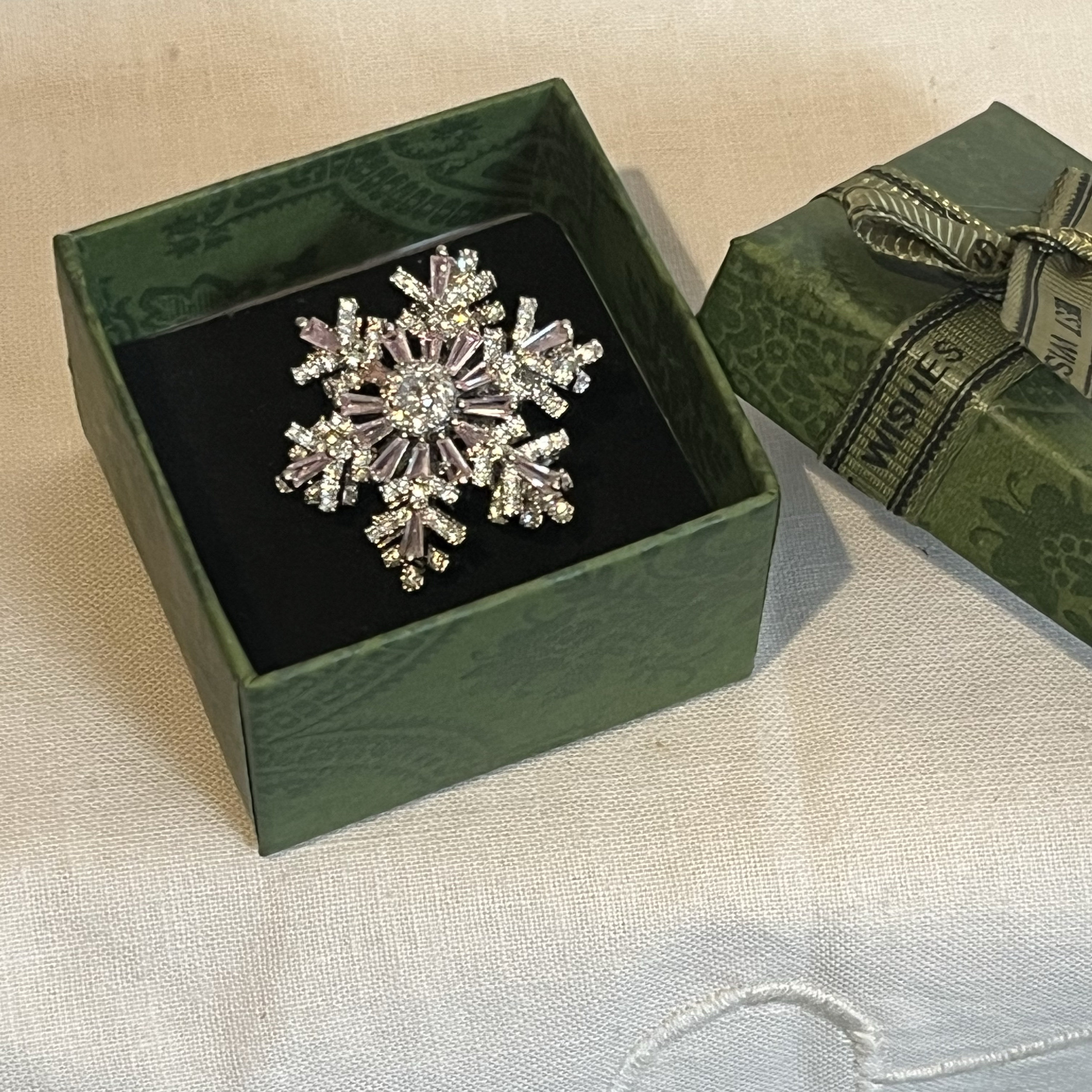 ハルビン観光名所デザインピンバッジ world.taobao.com: Harbin Tourist Souvenirs Snowflake Brooch