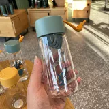 Симпатичная мультипликация маленькая мини -мужская чашка мужчина портативная пластиковая пластиковая бутылка для воде для взрослой спортивной студент