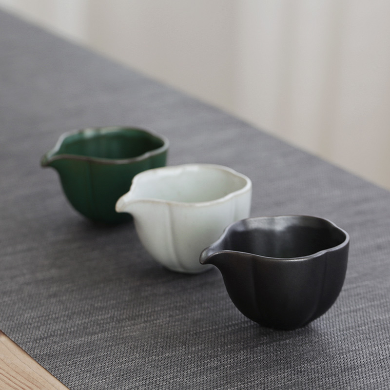 TaoZi ceramic coarse after getting a Japanese kung fu tea accessories in hand just a cup of tea and tea cup opener points sea