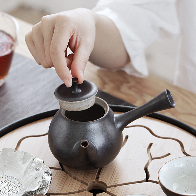 Ceramic teapot TaoZi rust up kungfu black pottery glaze side put the pot of Japanese zen tea restoring ancient ways