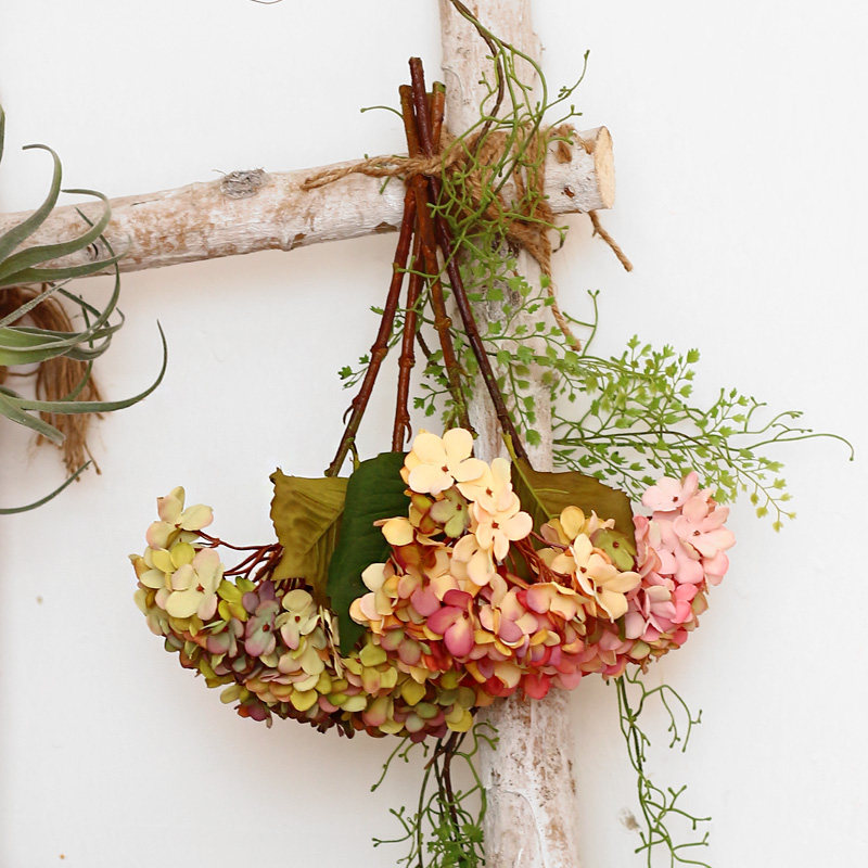 Find some dry embroidered ball flowers emulated floral floral floral floral floral bouquet of floral bouquet sets fake floral sensual retro Eurostyle