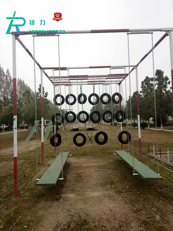 Training tire climbing platform 400 meters crossing the sea to land obstacle training equipment psychological behavior trainer