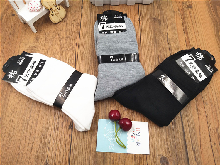 Vớ cotton bán buôn cotton nam vớ nhà máy trực tiếp 7 ngày khử mùi thấm mồ hôi ống thông thường kinh doanh vớ nam vớ hoa cúc
