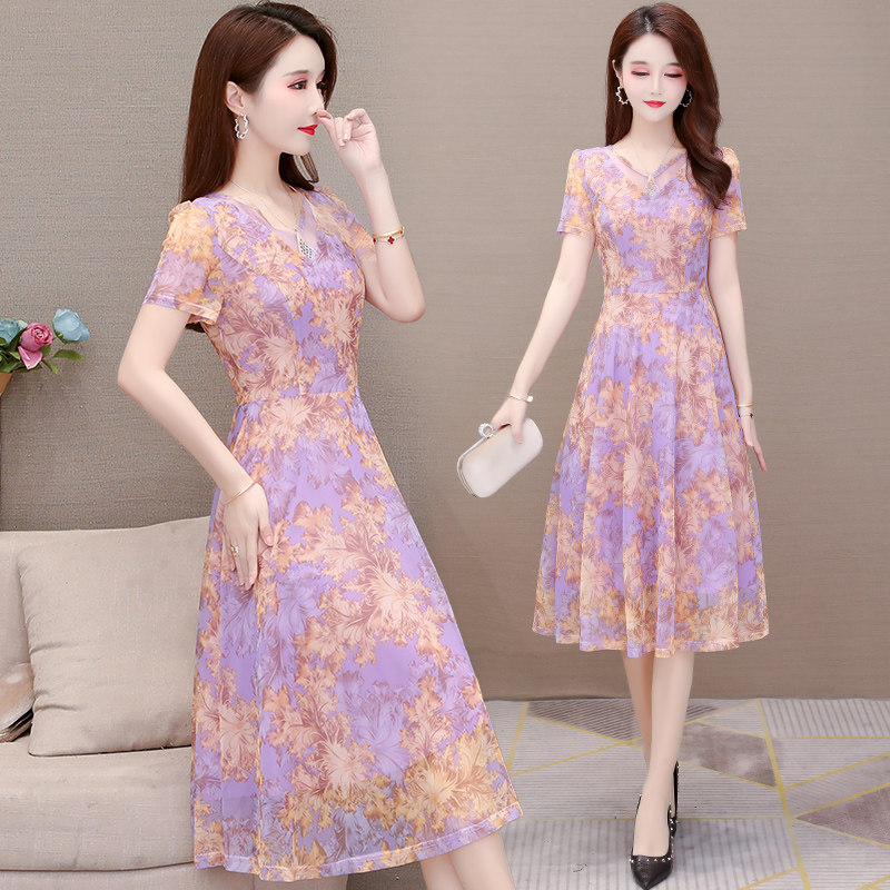 Dress women's summer 2022 new self-cultivation and thin fashion age-reducing V-neck mid-length over-the-knee printed skirt tide