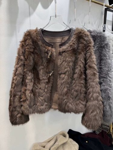 Небольшая короткая демисезонная куртка, модное утепленное термобелье, в стиле Шанель