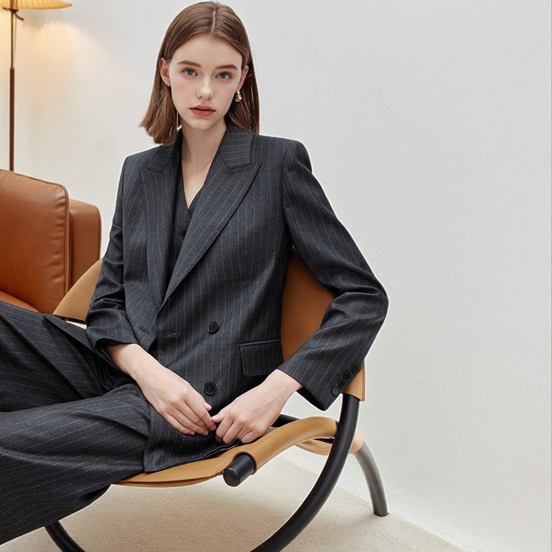 Langyu Ziyun Wool Gray Striped Suit with Trousers and Vest, Elegant Formal Wear, 2025 Spring New Style, High-End Suit Langyu Ziyun Wool Gray Striped Suit with Trousers and Vest, Elegant Formal Wear, 2025 Spring New Style, High-End Suit