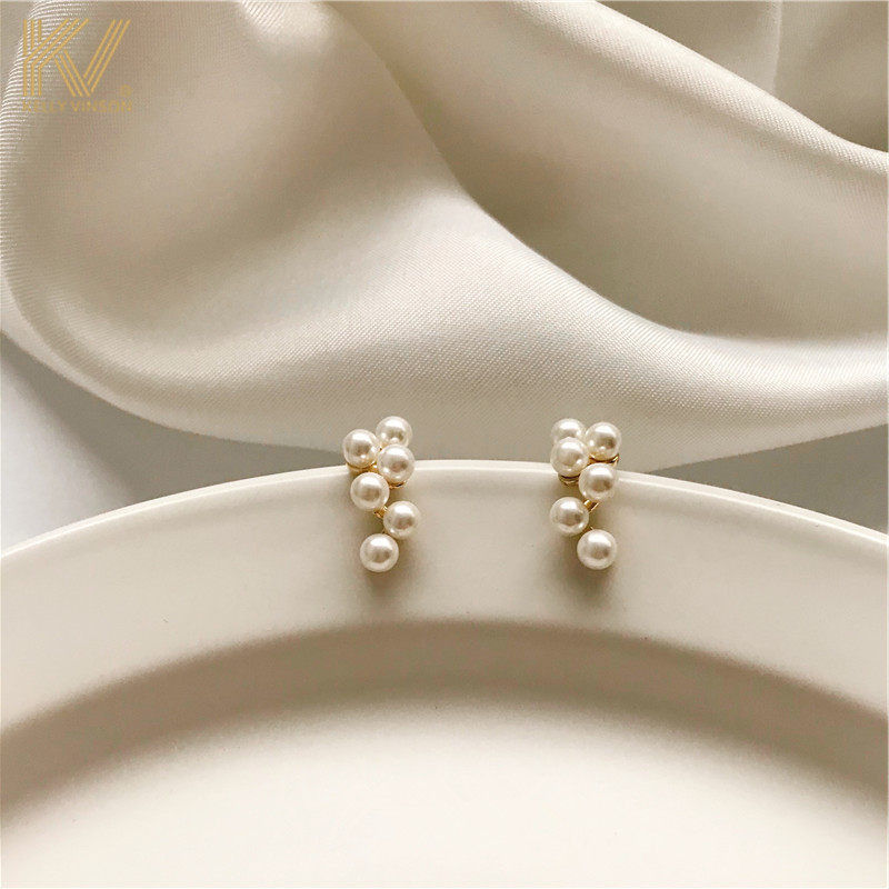 KV Pearl Grape Ear Clip No Ear Piercing Women's Mosquito Incense Plate High-end Niche Earrings Ear Studs Women's Exquisite Design Earrings
