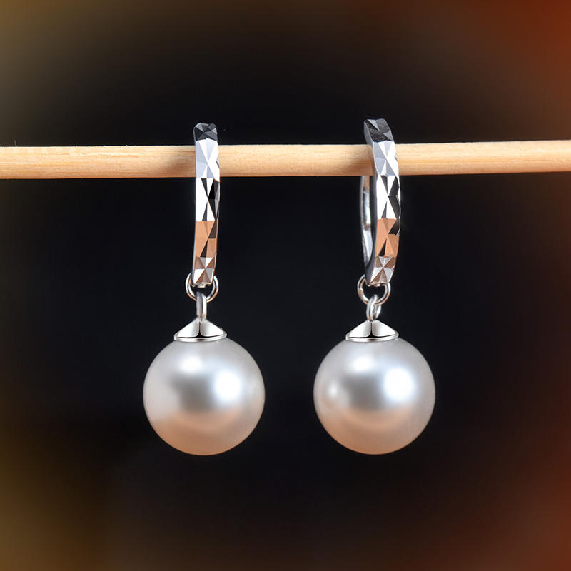 Pearl earrings 2023 new tide pure silver high - sensation luxury ear nails female design temperament ear decorations